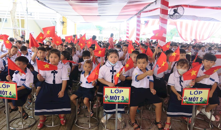 TPHCM tạm thu học phí học kỳ 1 bằng mức thu học phí của
                        năm học 2021 - 2022